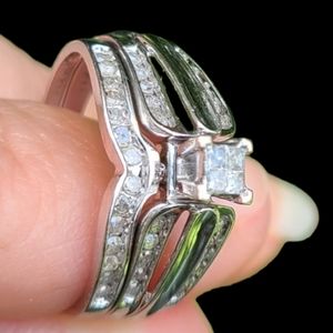 Beautiful Solid 10kt white gold diamond wedding set sz 7